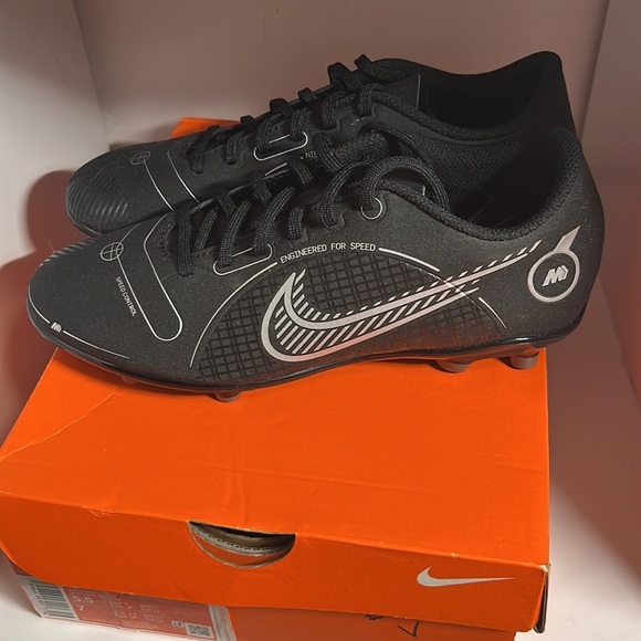 NWT NIKE VAPOR 14 CLUB FG/MG cleats Size 7 Women or 5.5 Me/Big Boys - Picture 2 of 6